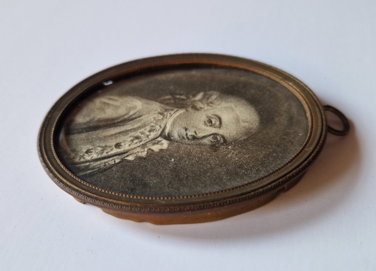 French Or German School, Ca. 1775  Miniature Portrait Of A Gentleman In Grisaille-photo-2