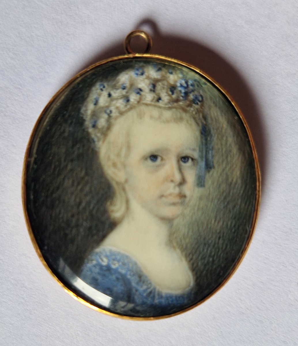 École française ou allemande, vers 1790  Miniature représentant une jeune fille en robe bleue-photo-4