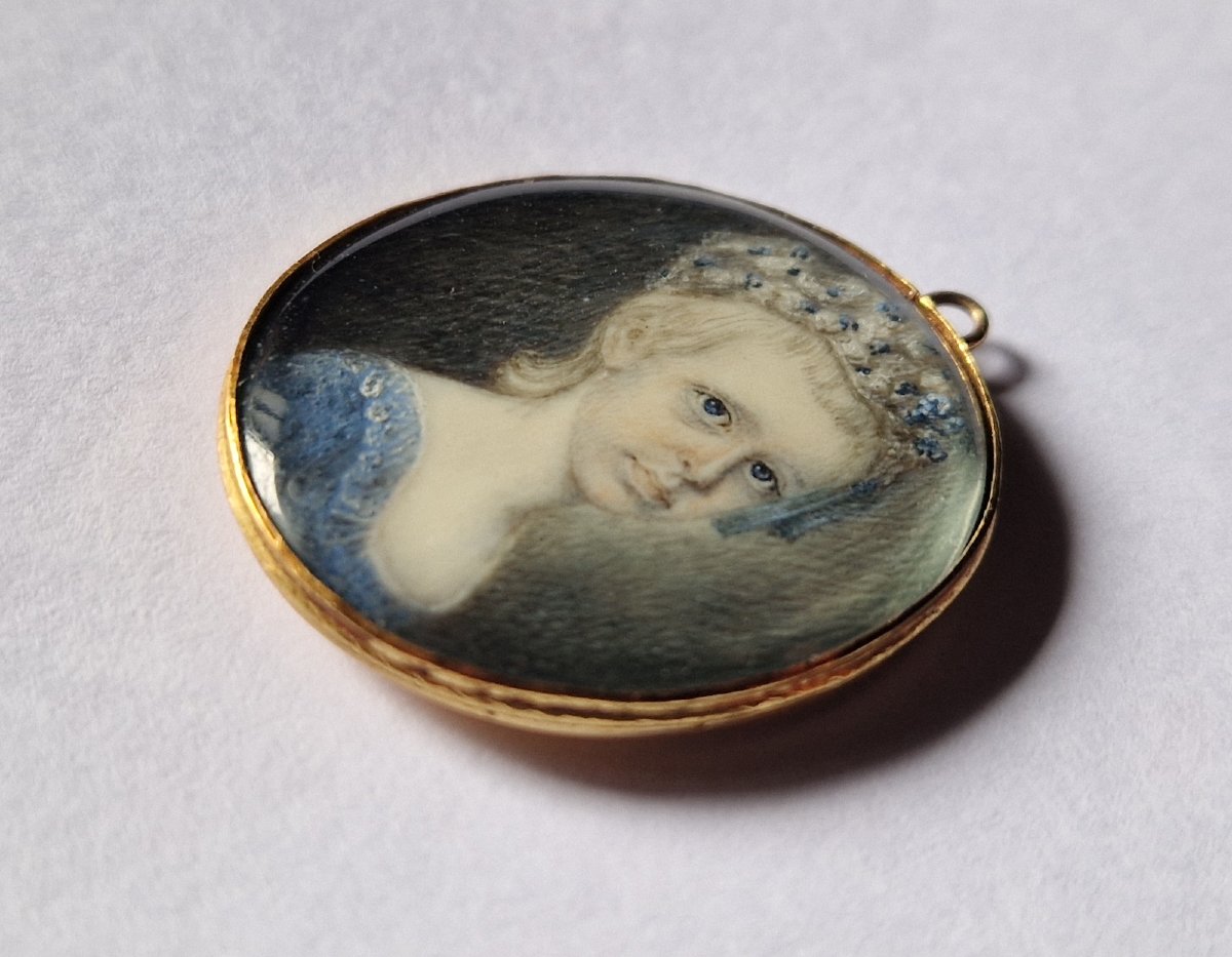 École française ou allemande, vers 1790  Miniature représentant une jeune fille en robe bleue-photo-1