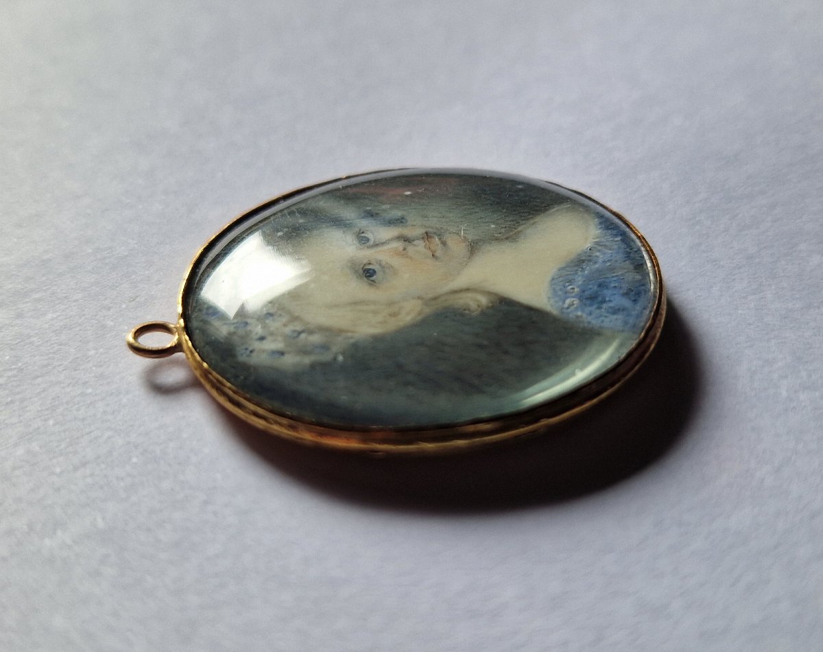 École française ou allemande, vers 1790  Miniature représentant une jeune fille en robe bleue-photo-3