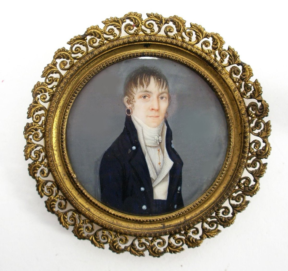 École française, vers 1810  Portrait en miniature d'une dame vêtue « à la garçonne »  