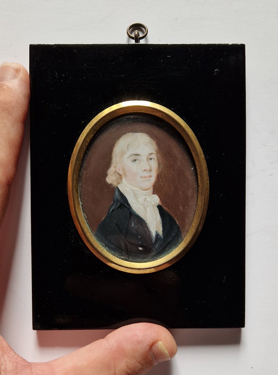 École anglaise, vers 1790 Portrait en miniature d'un gentilhomme -photo-1