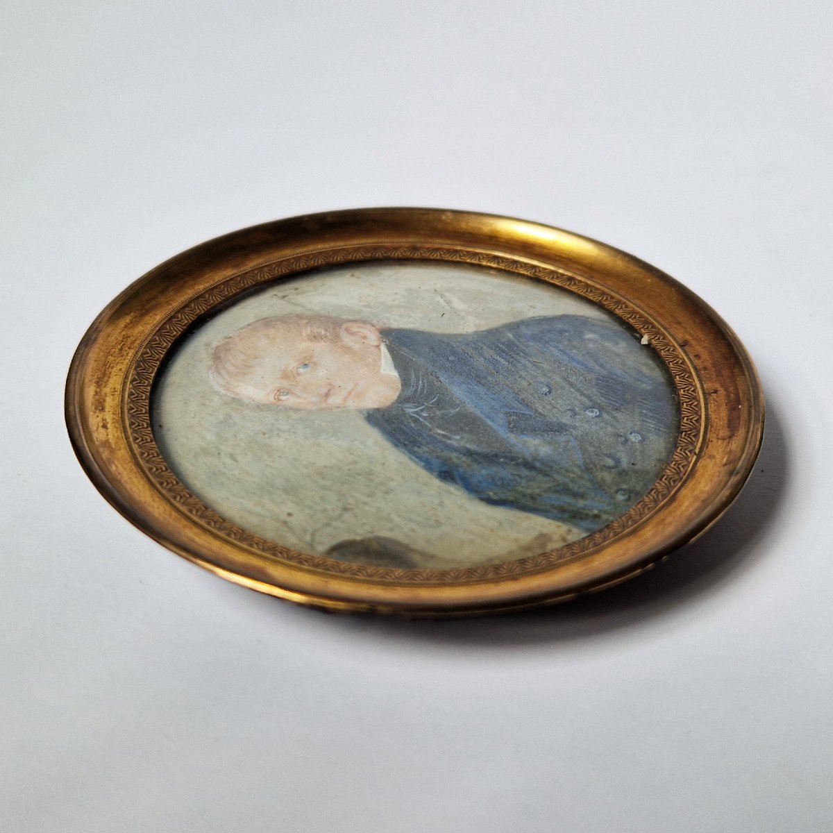 École néerlandaise vers 1820: Portrait en miniature représentant un jeune homme en habit bleu  -photo-3