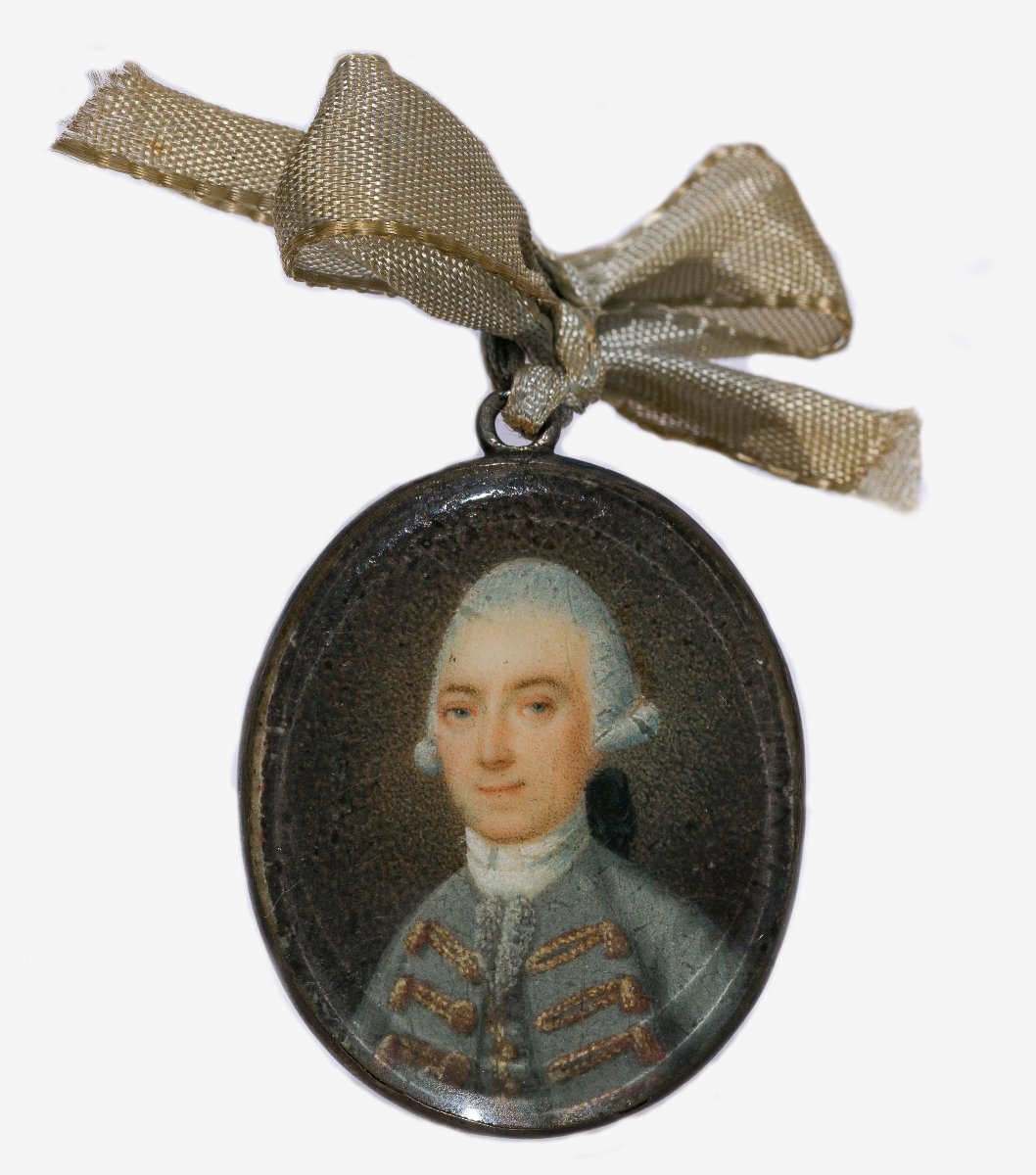 French School, C. 1775 Portrait Miniature Of A Gentleman In An Embroidered Grey Coat 