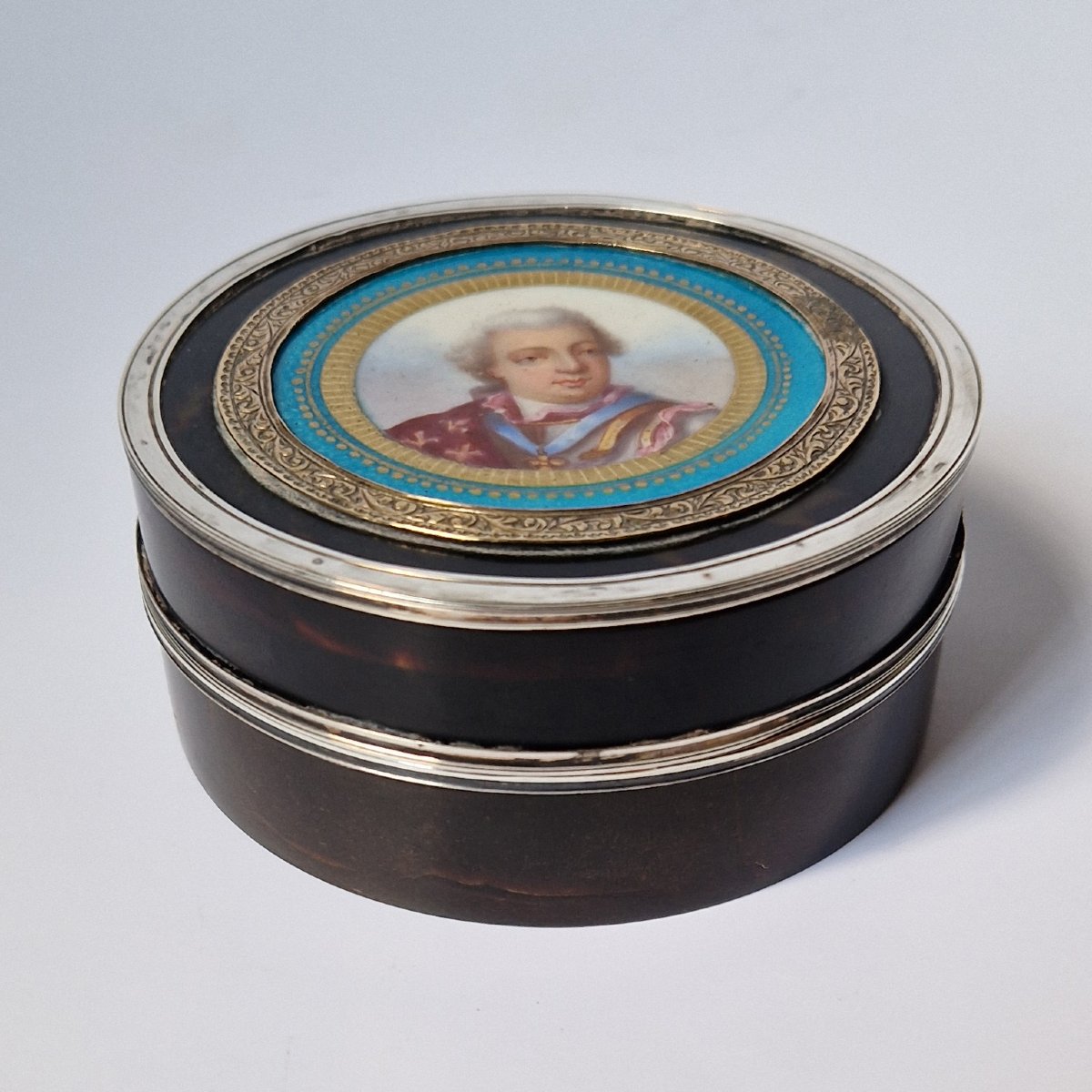 Boîte en argent et écaille ornée d'un portrait émaillé de Louis XVI  vers 1870-photo-3