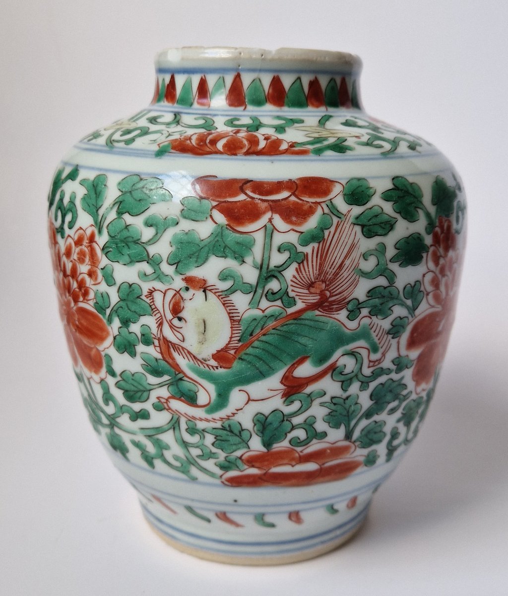 Jarre balustre Wucai Transition Chine milieu du XVIIe Siècle Hauteur: 17 cm 