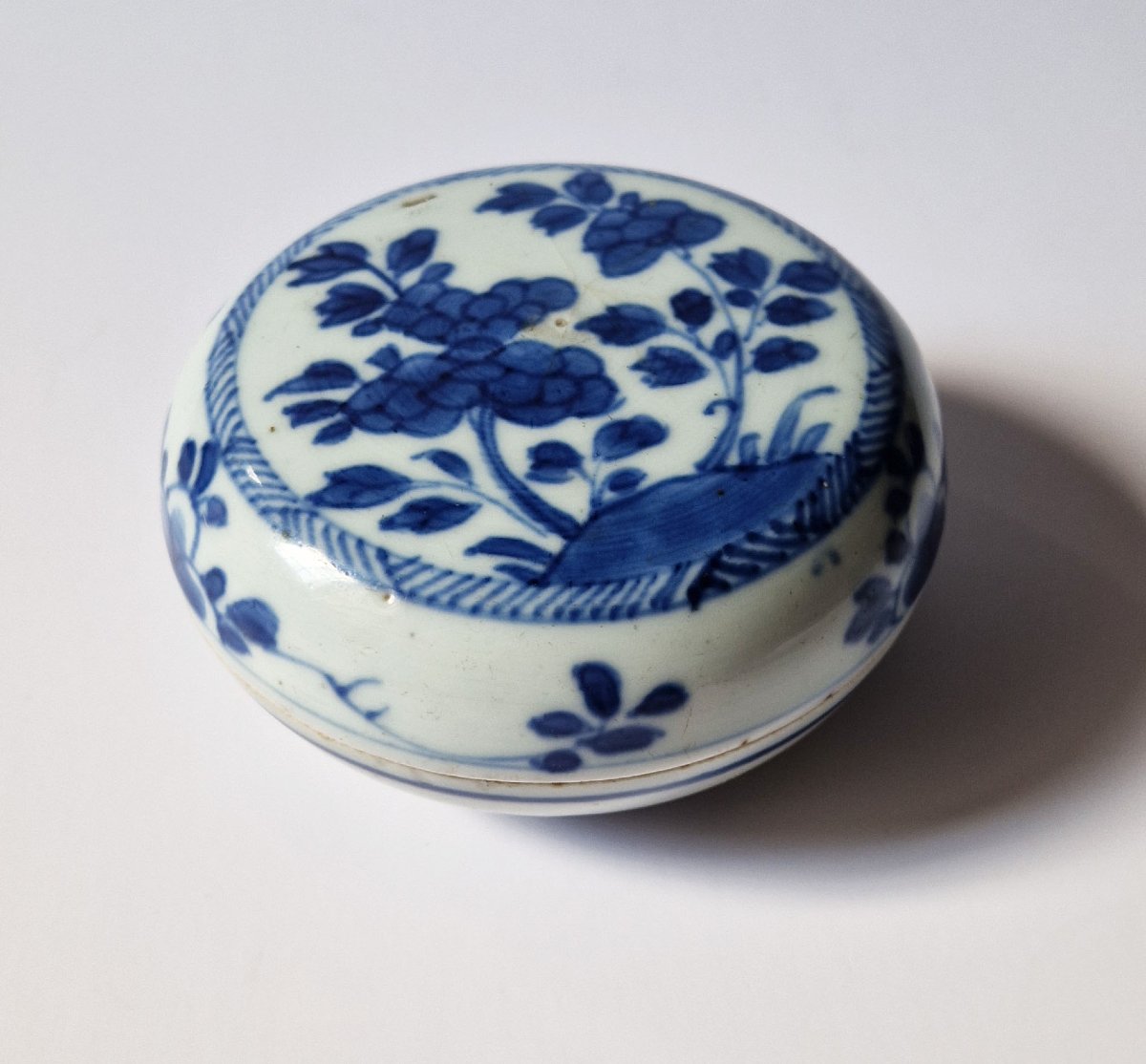 Chinese Blue-and-white  Box With Circular Lid, From Ca Mau Wreck, C. 1725