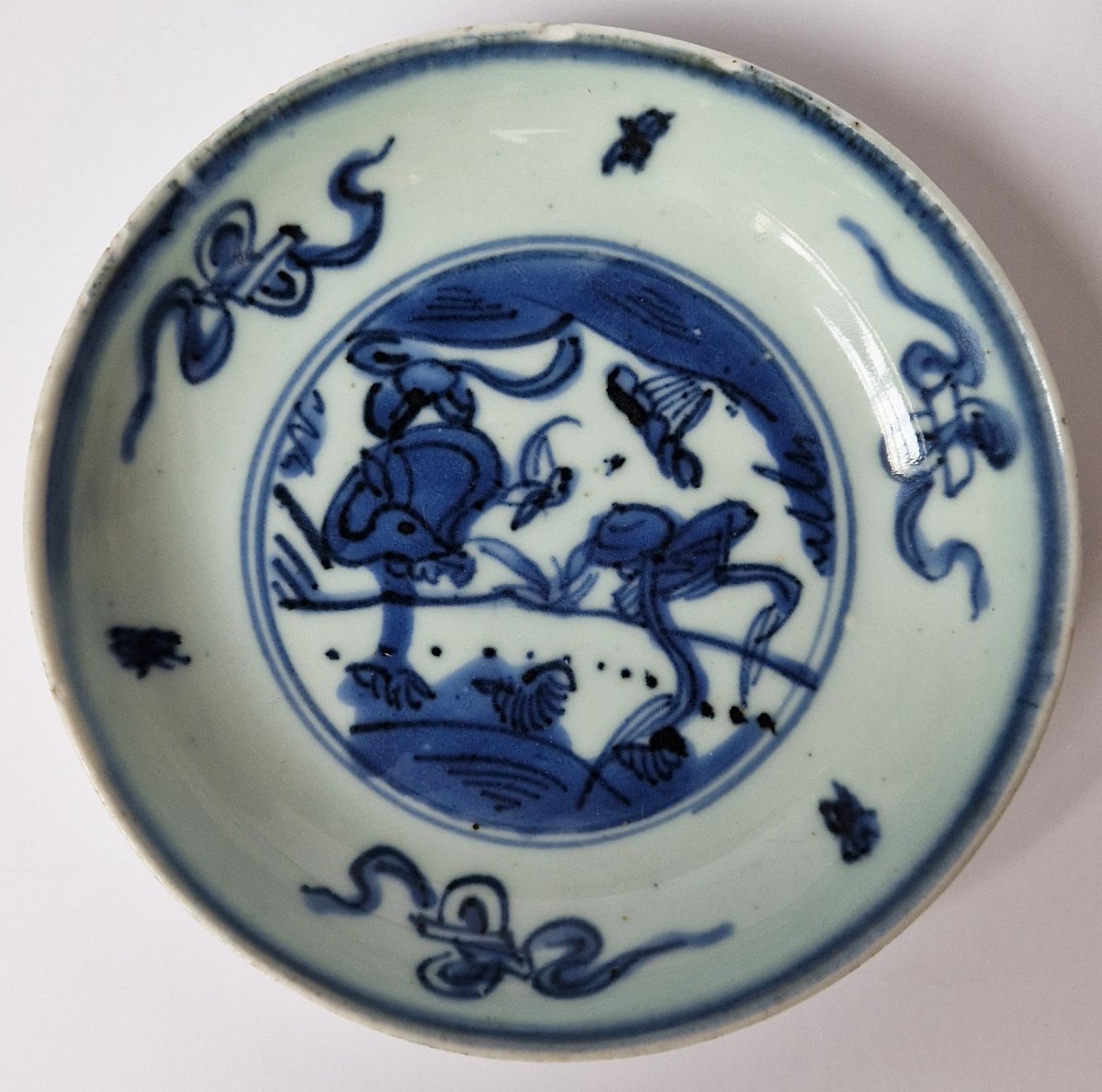 Plat Chinois Ming Wanli « Kraak » bleu et blanc, vers 1600  Diam 13.2 cm