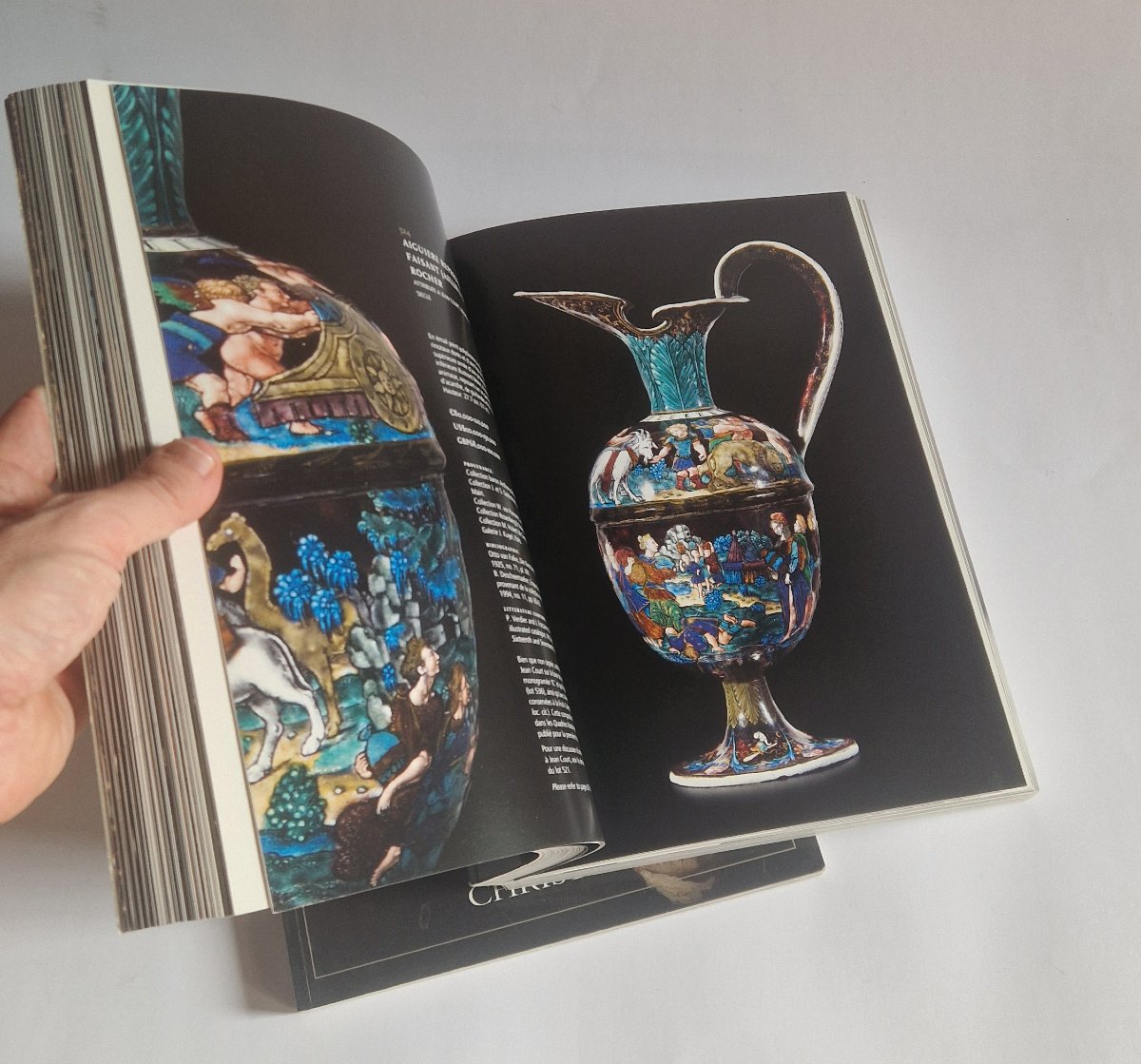 Deux volumes de catalogues de la vente de Yves Saint Laurent et Pierre Bergé Christie's 2009-photo-2