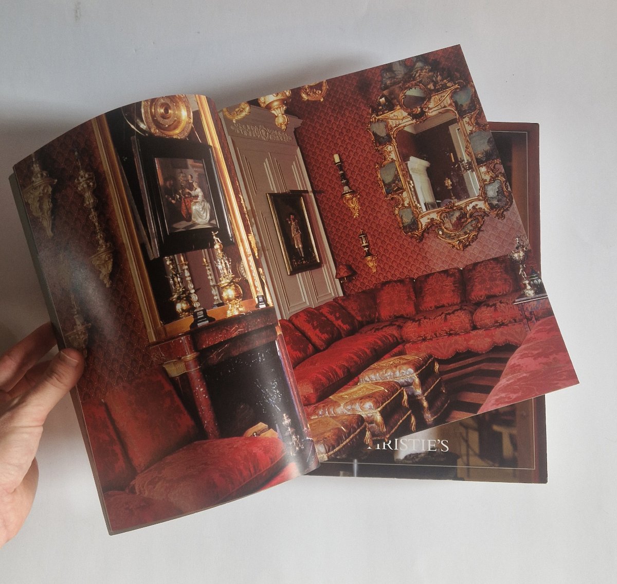 Deux volumes de catalogues de la vente de Yves Saint Laurent et Pierre Bergé Christie's 2009-photo-3