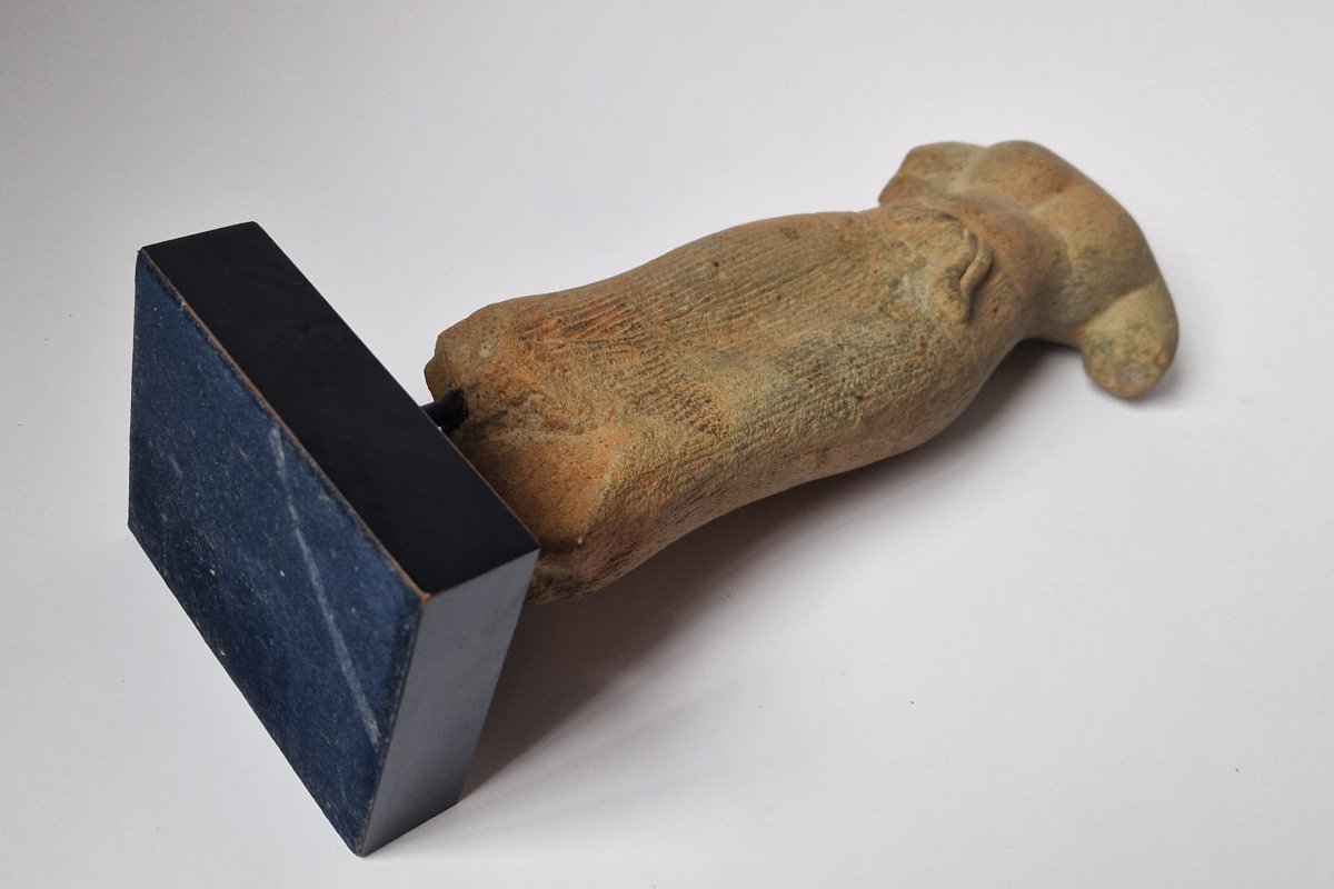 Torse d’Uma en grès, art Khmer, période d’Angkor (style du Baphuon), XIe siècle, 28.5 cm-photo-7