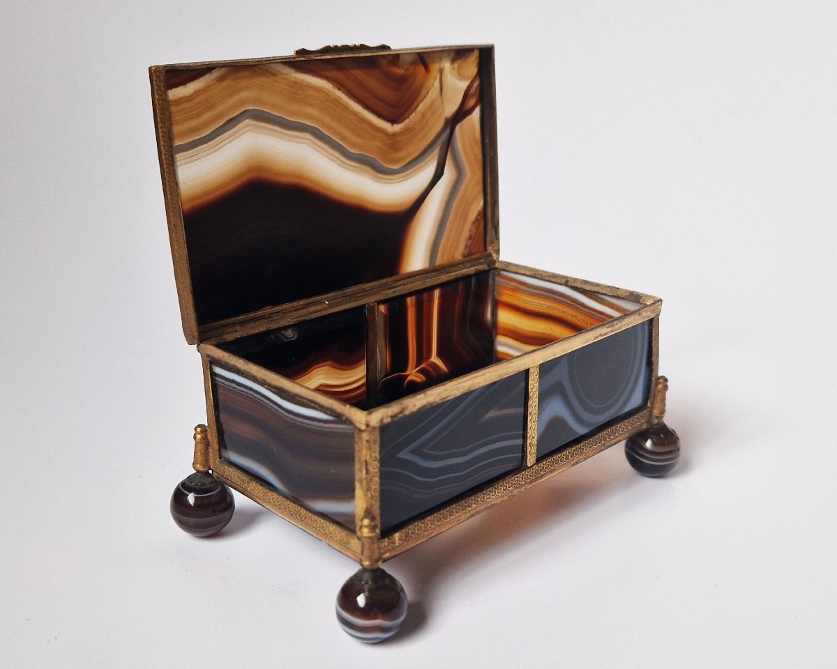 Boîte en agate rubanée et bronze doré, d'origine française ou allemande, milieu du XIXe siècle