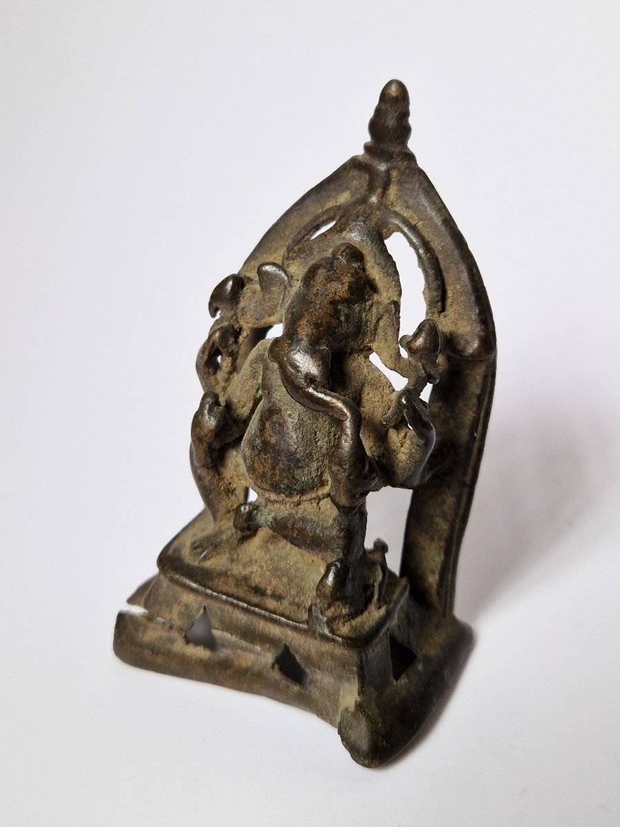 Statuette hindoue en bronze représentant Ganesha Inde du Nord, vers le XVe siècle 