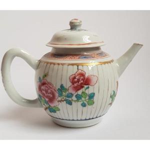 18th Century Chinese Famille Rose Qianlong Porcelain Teapot 