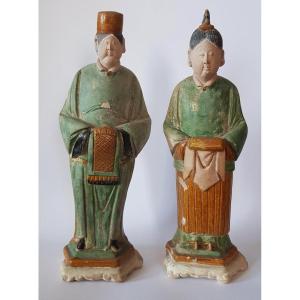 Deux Figurines De Préposés En Terre Cuite Vernissée Sancai De La Dynastie Ming Vers 1600 Chine