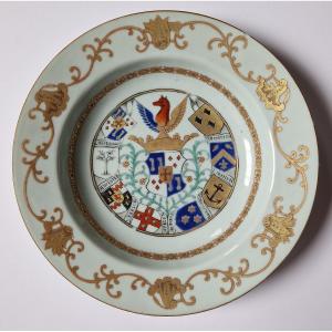 Assiette armoriée en porcelaine d'exportation chinoise pour le marché néerlandais, vers 1745 