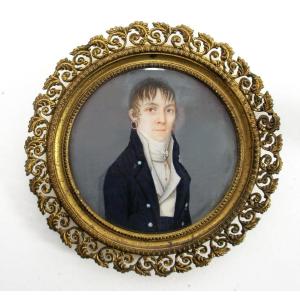 École française, vers 1810  Portrait en miniature d'une dame vêtue « à la garçonne »  