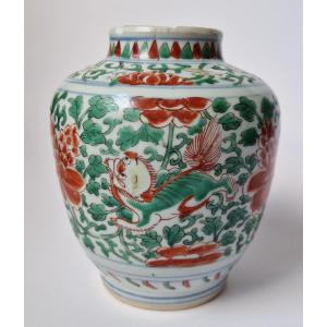 Jarre balustre Wucai Transition Chine milieu du XVIIe Siècle Hauteur: 17 cm 
