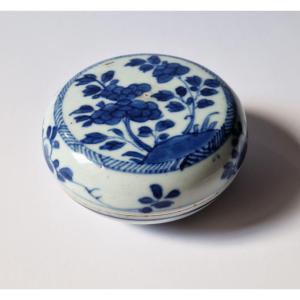 Boîte et couvercle circulaire bleue et blanche chinoise, provenant du Ca Mau c.1725