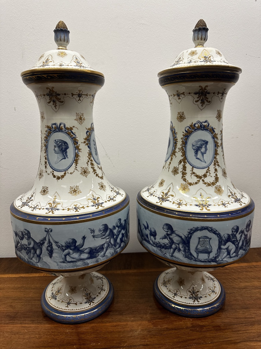 Paire de grands vases en porcelaine de France – Style Louis XVI – Fin XIXe siècle