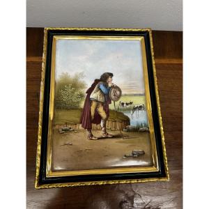 Plaque peinte sur porcelaine – Jeune berger à la fontaine – Signée J. Jullien – Fin XIXe siècle