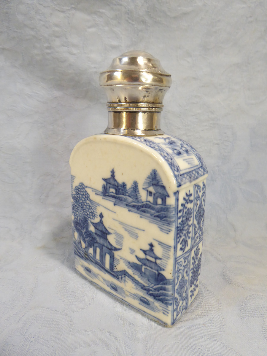 18th Century Chinese Blue And White Porcelain Tea Caddy With Silver Lid-photo-2