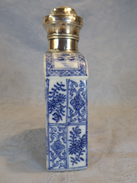 18th Century Chinese Blue And White Porcelain Tea Caddy With Silver Lid-photo-4