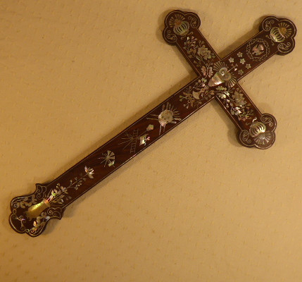  Croix Jésuite Chinoise  Du XIXe Siècle, En Bois De Rose Et Nacre Gravee