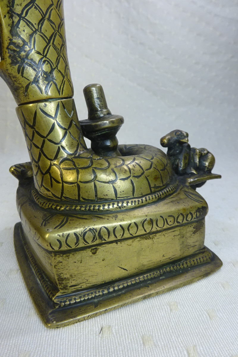 Indian Bronze Representing A Naga With The Linga Of Shiva And His Assistant Nandi, 17th Or 18th Century-photo-1