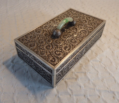 Boîte en argent cambodgienne de très haute qualité avec anse en jade, datant des années 1920.-photo-3