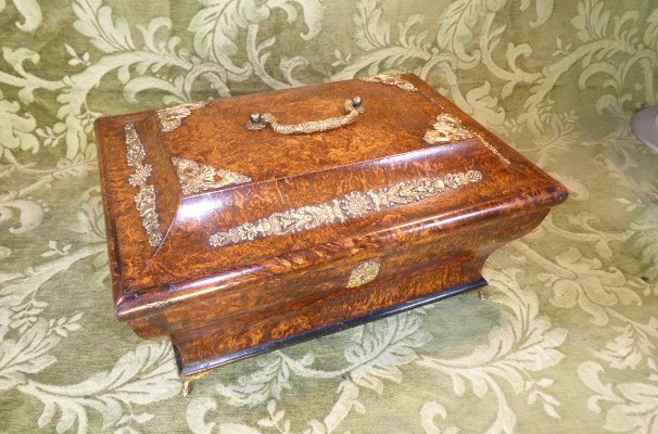 Sarcophagus-shaped Casket In Maple Burl, Adorned With Gilt Bronze. 