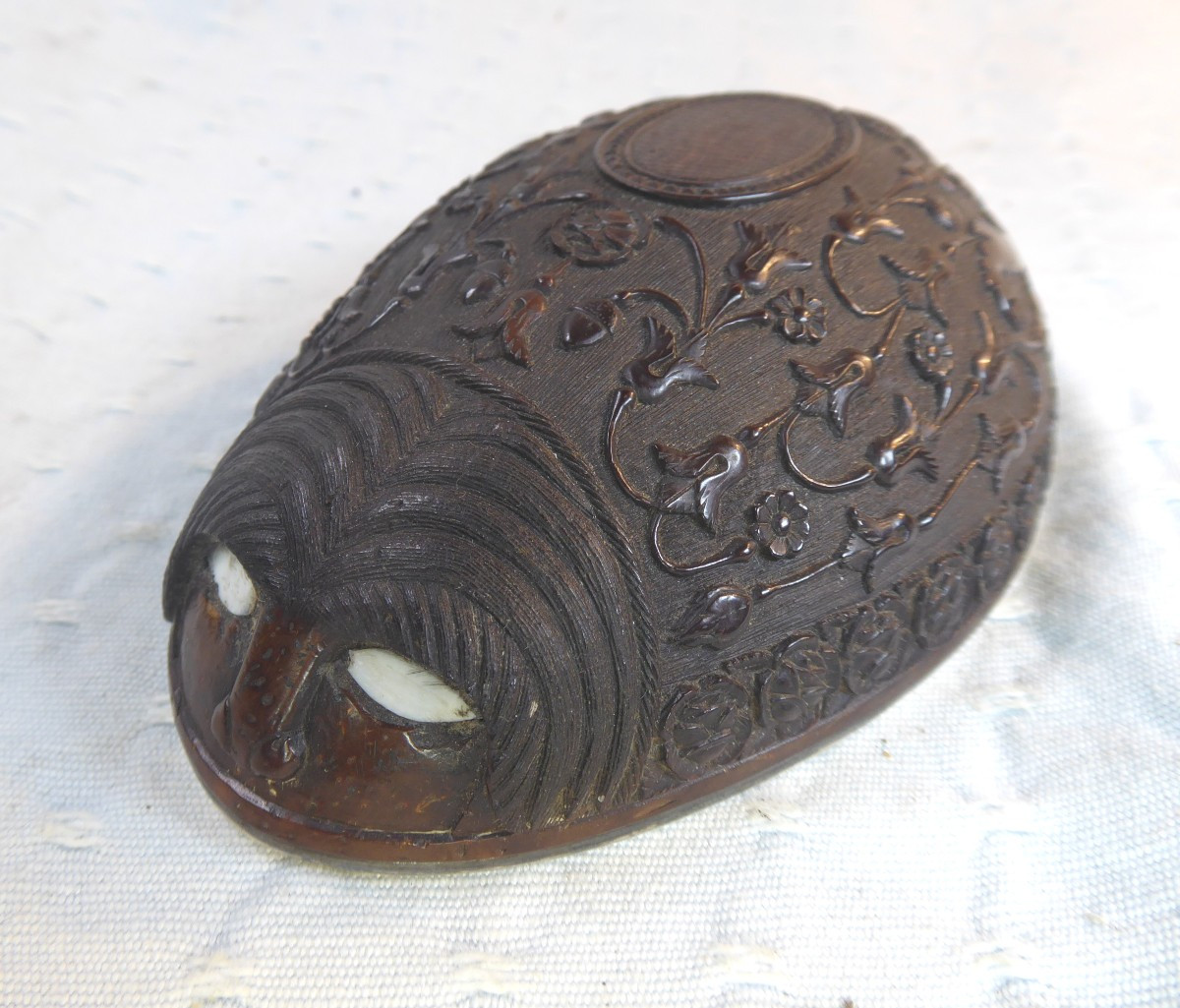 Coupe en demi-noix de coco sculptée - Début du XIXe siècle-photo-2