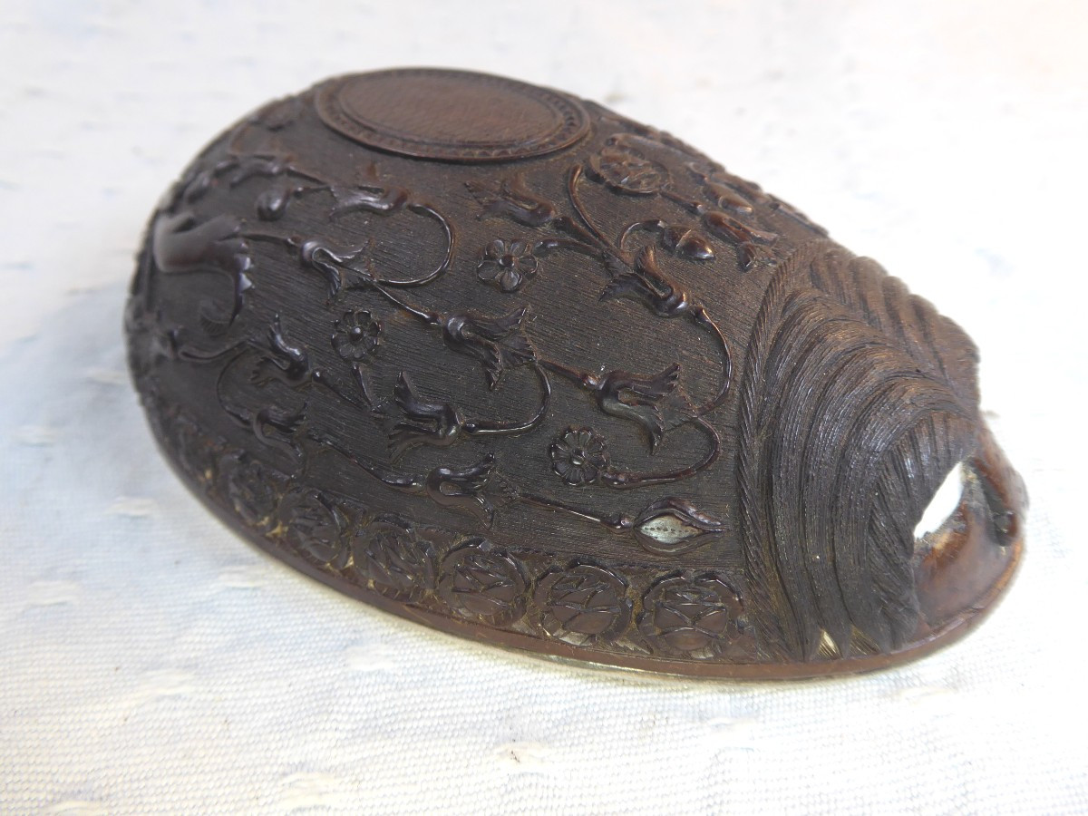 Coupe en demi-noix de coco sculptée - Début du XIXe siècle-photo-1
