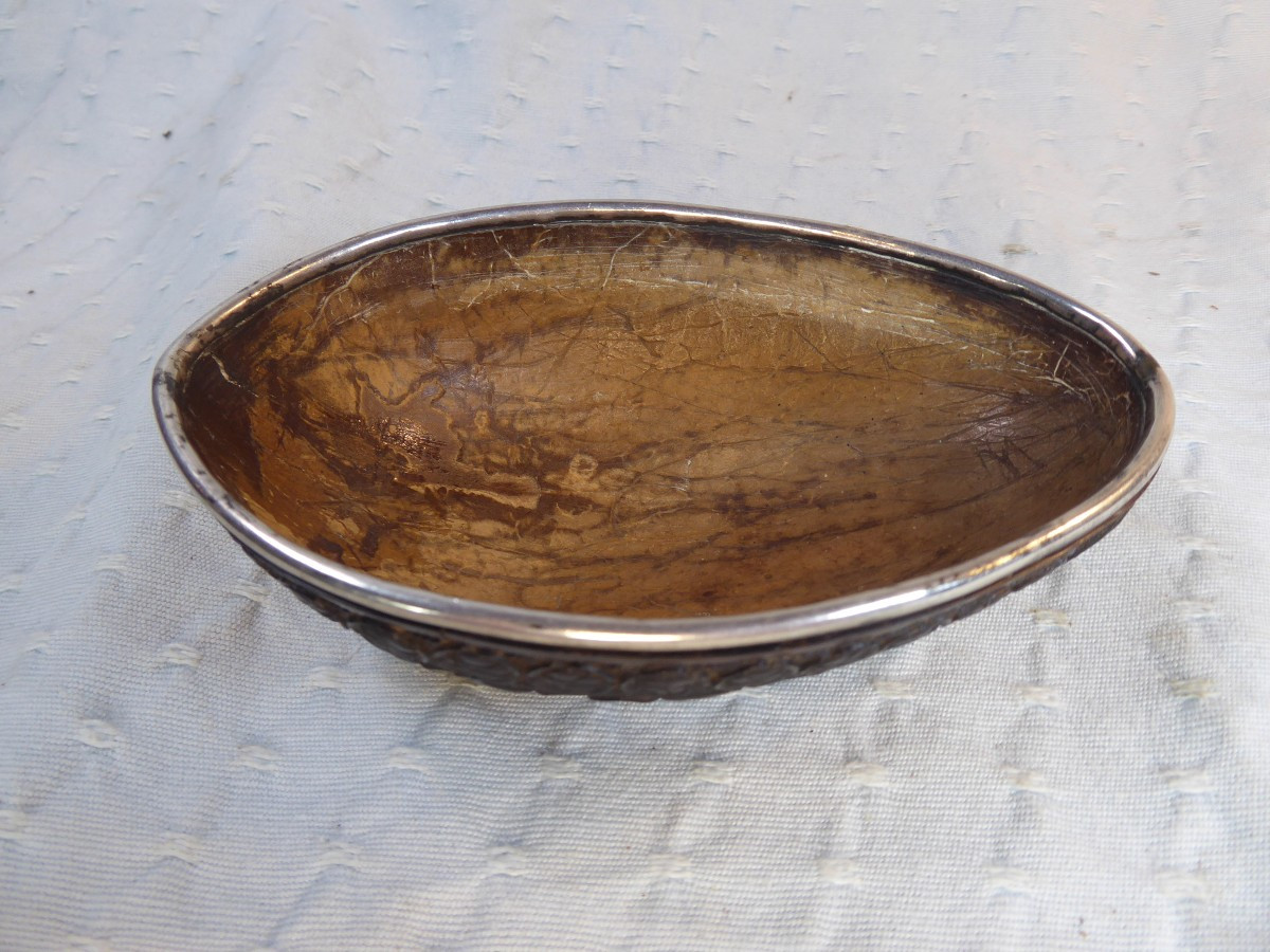 Coupe en demi-noix de coco sculptée - Début du XIXe siècle-photo-4