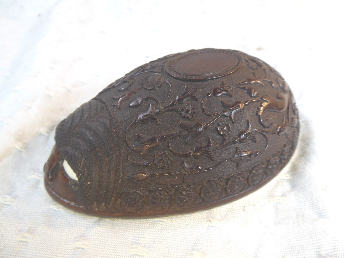 Coupe en demi-noix de coco sculptée - Début du XIXe siècle