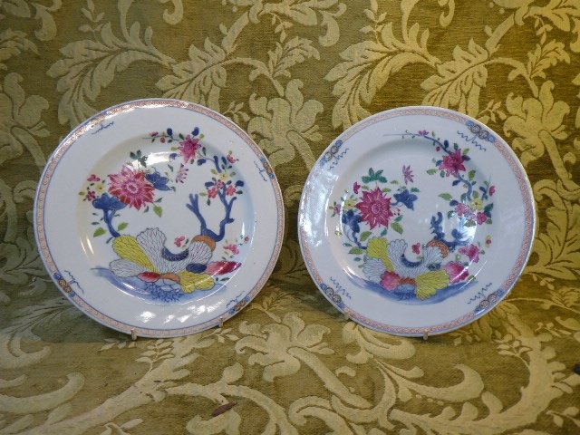 Paire d'assiettes chinoises en porcelaine de la famille rose Feuille de tabac, époque Qianlong