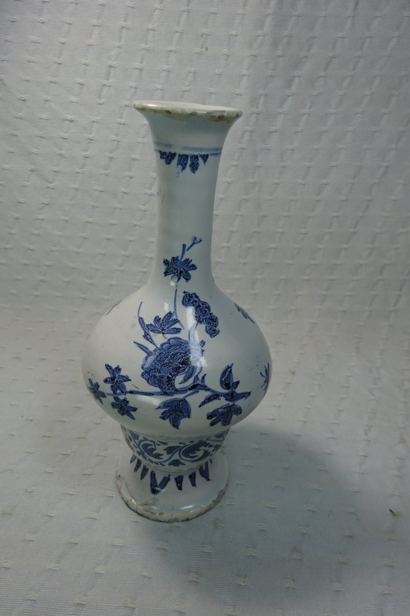 Small Rose Vase, Nevers, Circa 1720-1750.-photo-2