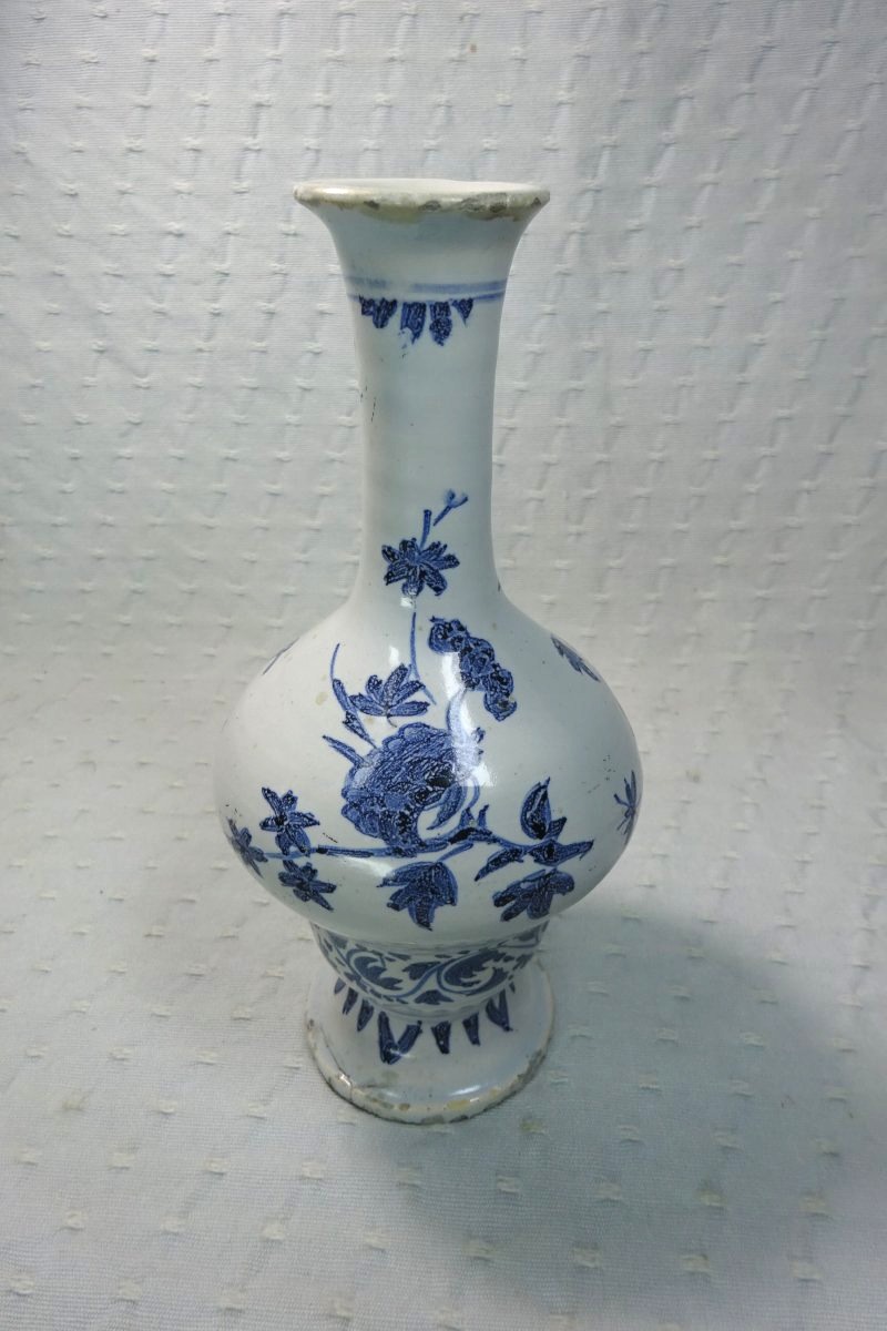 Small Rose Vase, Nevers, Circa 1720-1750.-photo-3