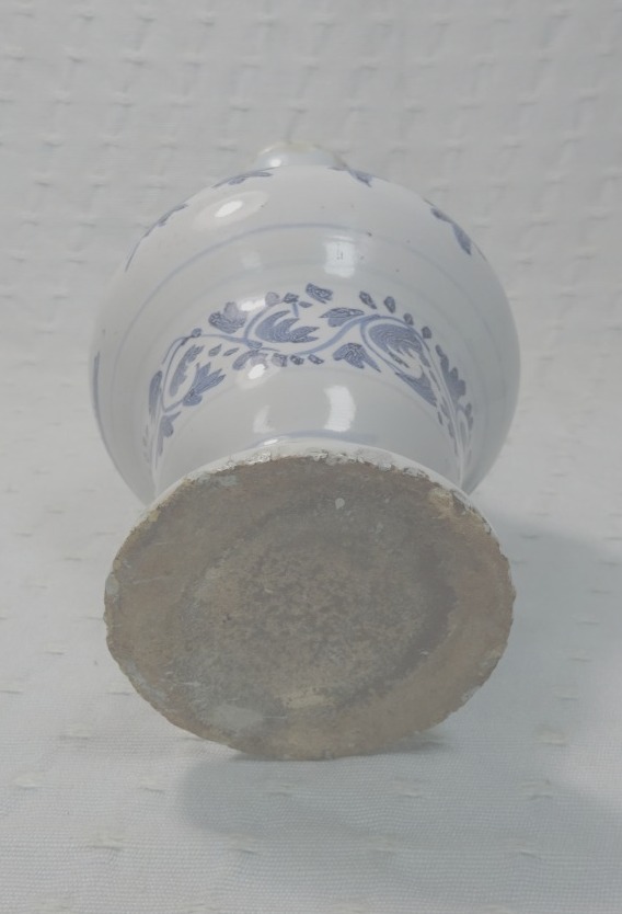Small Rose Vase, Nevers, Circa 1720-1750.-photo-4