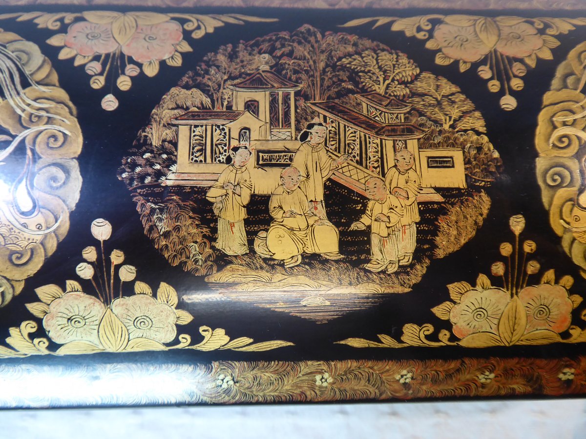 Chinese Box In Black Lacquer With Gold Leaf, 19th Century.-photo-1