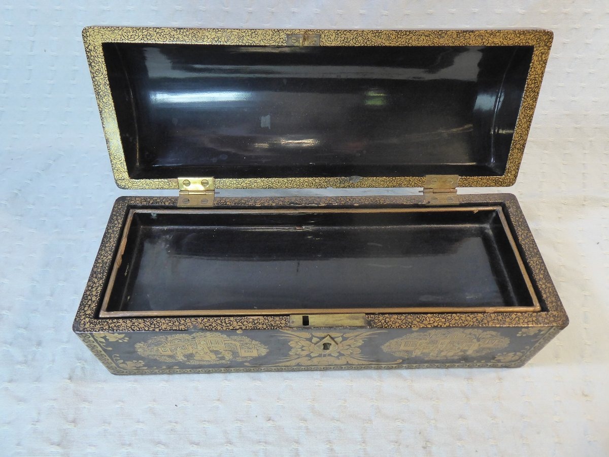 Chinese Box In Black Lacquer With Gold Leaf, 19th Century.-photo-2