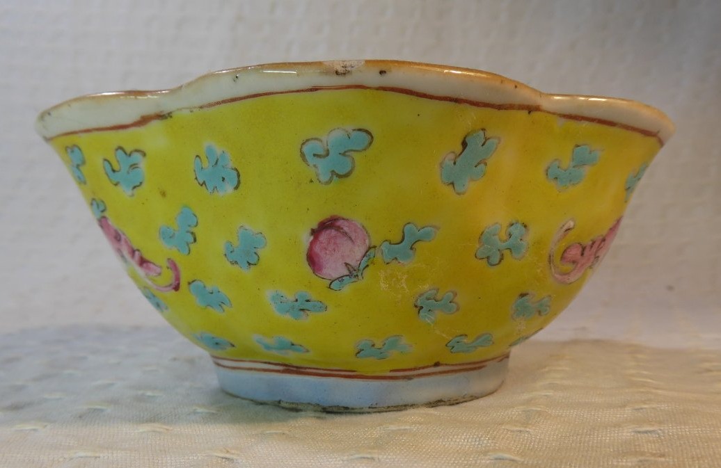A Six-lobed Chinese Polychrome Bowl In The “nyonya” Style, Dating From The Tongzhi Era.-photo-2