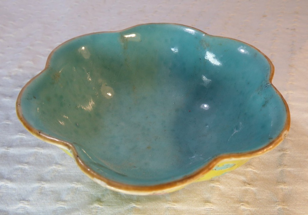 A Six-lobed Chinese Polychrome Bowl In The “nyonya” Style, Dating From The Tongzhi Era.-photo-1