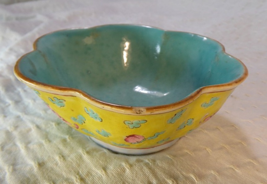 A Six-lobed Chinese Polychrome Bowl In The “nyonya” Style, Dating From The Tongzhi Era.-photo-2