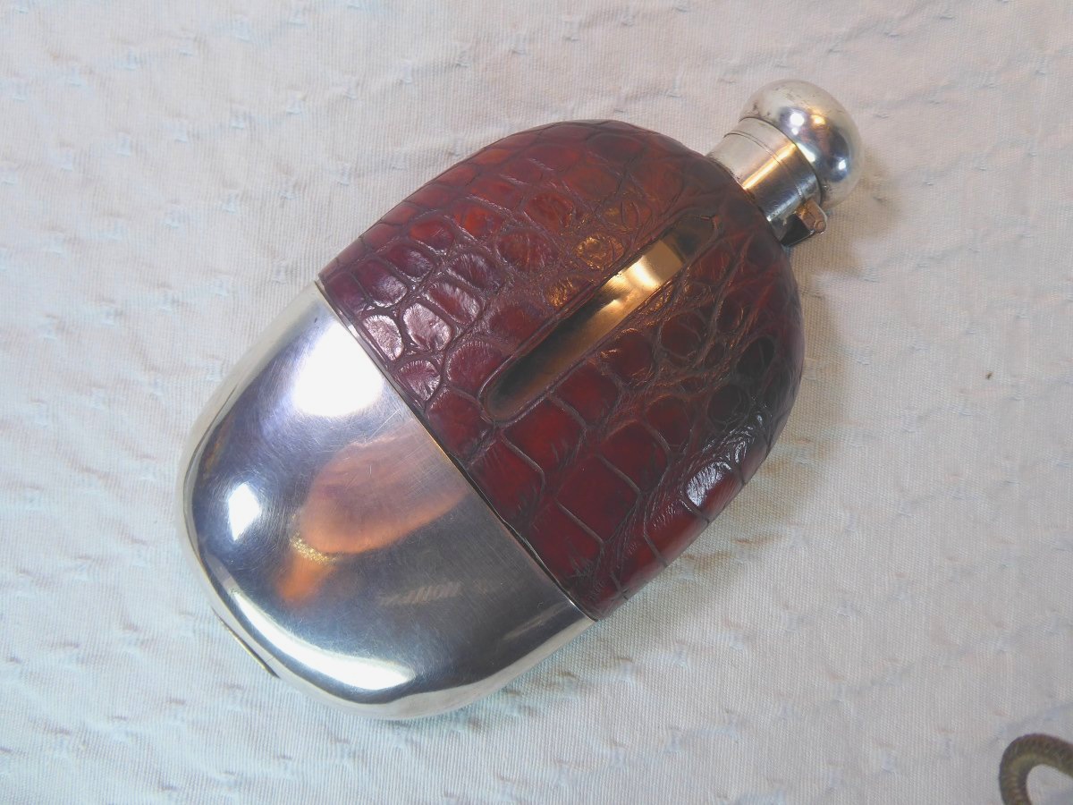 Flasque à whisky anglaise du XIXe siècle pour gentleman.