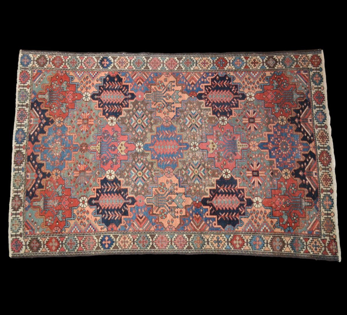 Antique Rug, Bakhtiar Family, 136 X 200 Cm, Hand-knotted Wool, Iran Mid-20th Century-photo-2