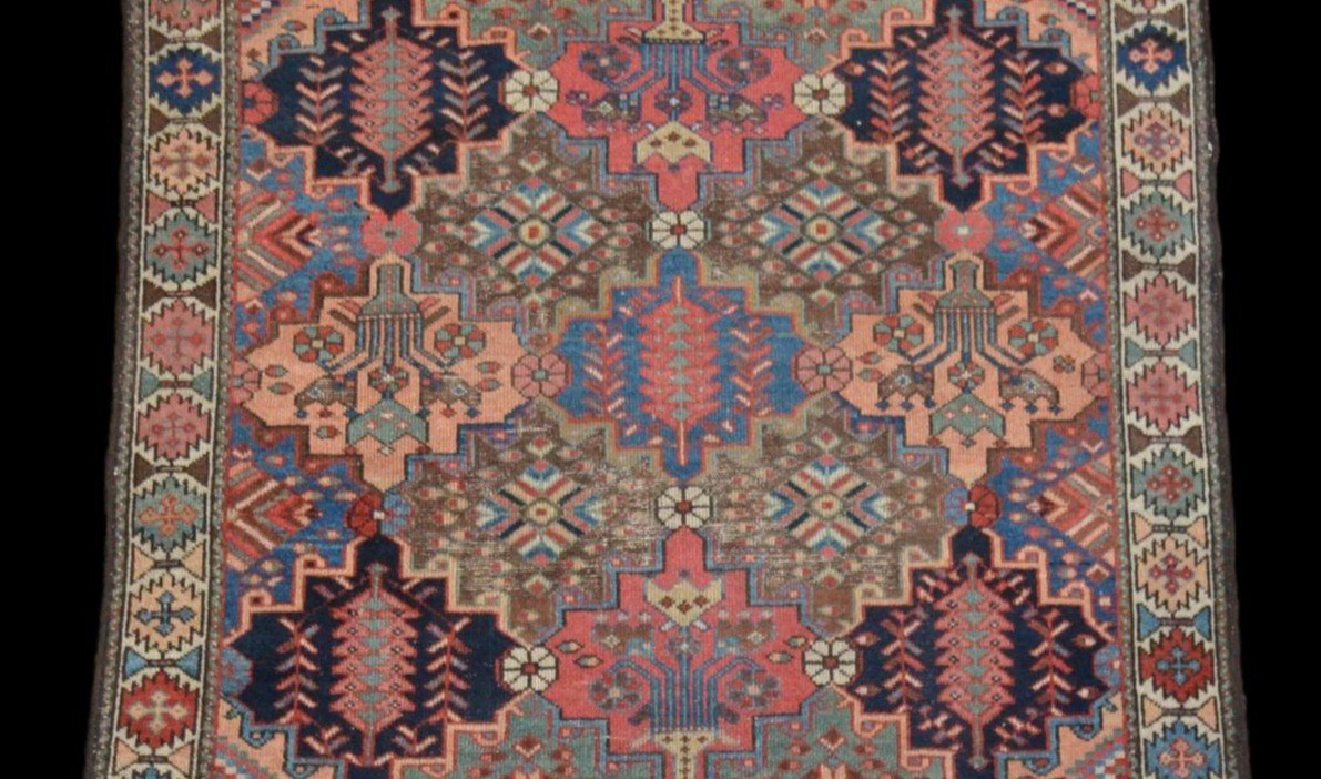 Tapis ancien, famille des Bakhtiar, 136 x 200 cm, laine nouée main, Iran milieu du XXème Siècle-photo-1