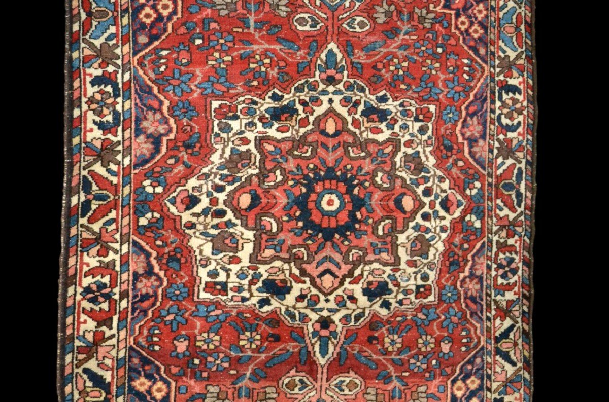 Tapis ancien Bakhtiar, 137 x 194 cm, laine nouée main en Iran, première partie du XXème siècle -photo-1