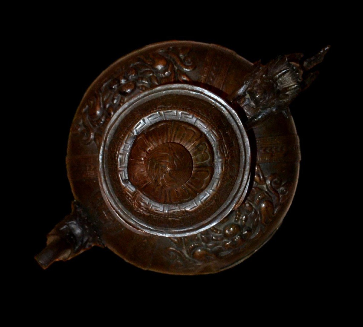 Importante aiguière rituelle, Ht 34 cm, Tibet, cuivre au repoussé, XIXème siècle en bel état -photo-1