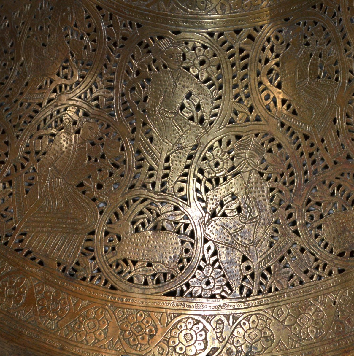 Chandeliers Kadjar en paire, Ht 103 cm, Mash'al, dynastie Kadjar, Perse, laiton ciselé, XIXème, musée  -photo-3